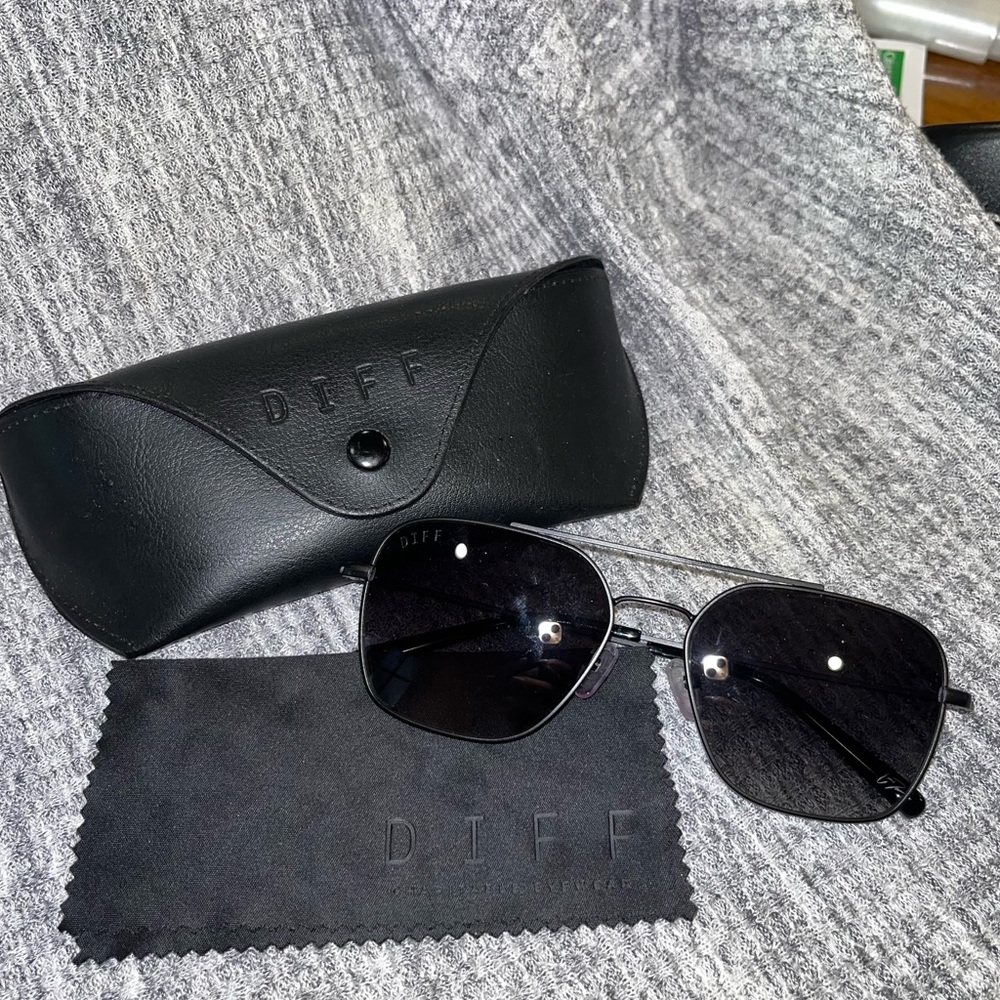 Diff Eyewear Charitable Sunglasses Matte Black Wi… - image 1
